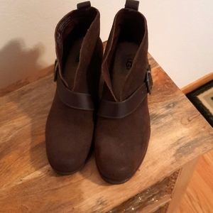 Brand new brow suede UGG  boots. Size 7.5 with 2 inch heal / wool foot bed